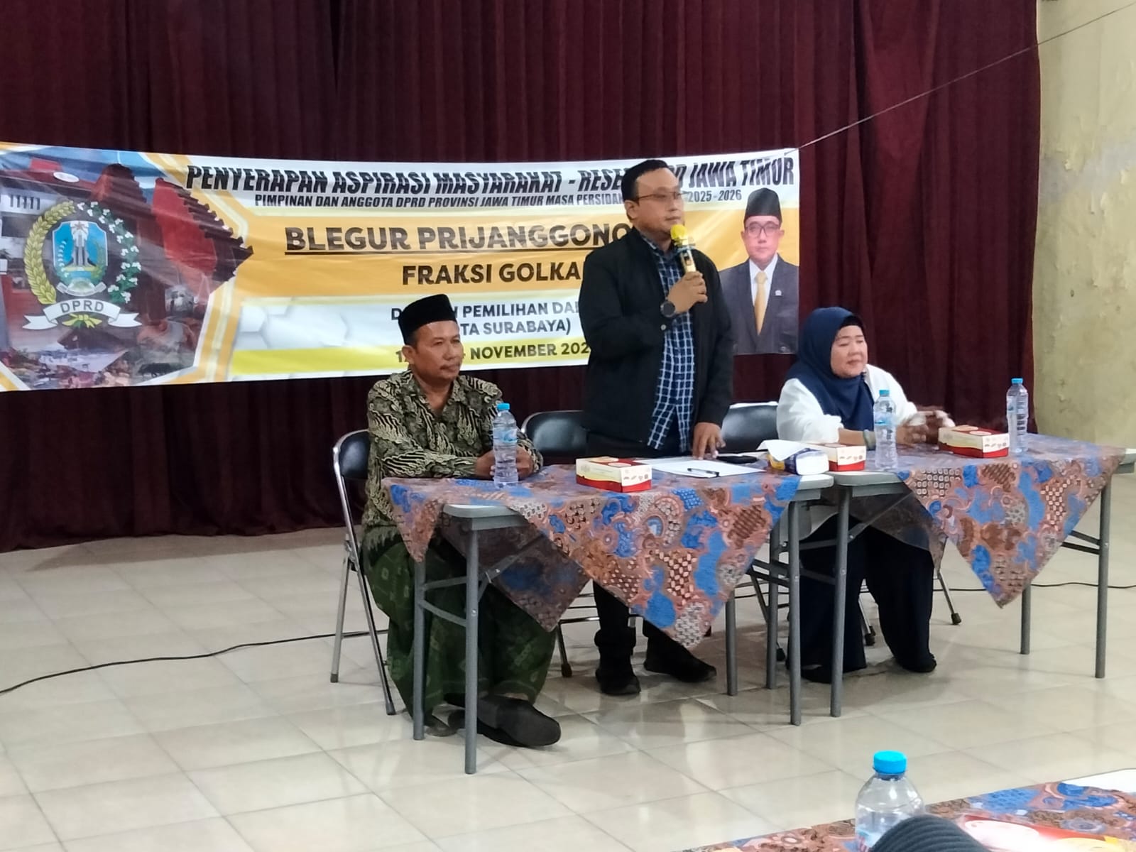 Wakil Ketua DPRD Jatim, Blegur Prijanggono,saat melakukan reses penyerapan aspirasi masyarakat di Bakai RW Jl Pucang Anom Timur I Surabaya, Jumat (21)11)2925).